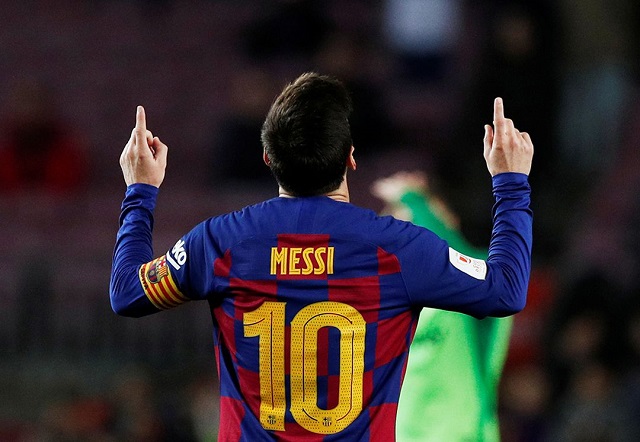 Danh thủ Messi với chiếc áo thi đấu số 10