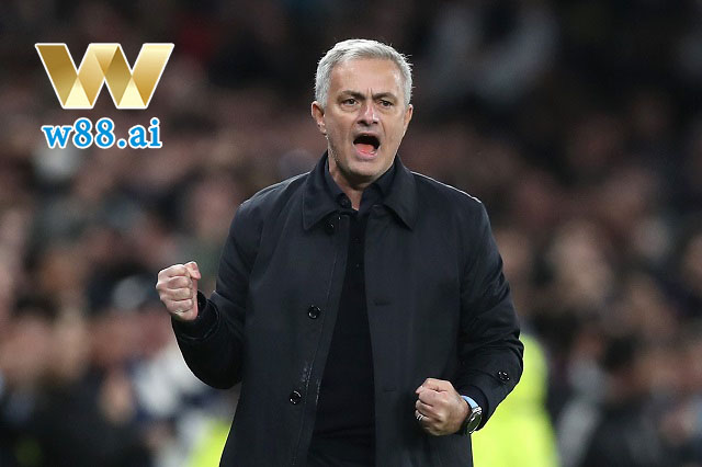 Tottenham sẽ phải trả giá đắt nếu sa thải Mourinho